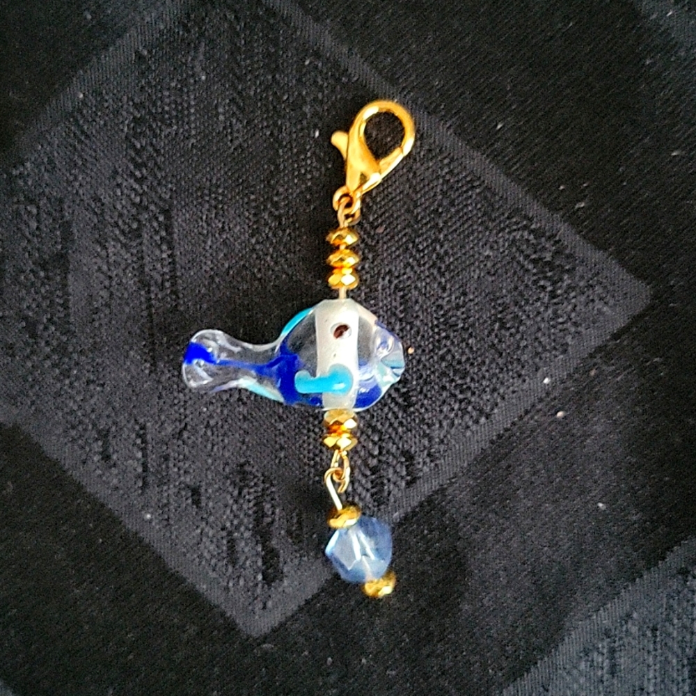 Murano glass Lampworked  little fishy charm/pendant